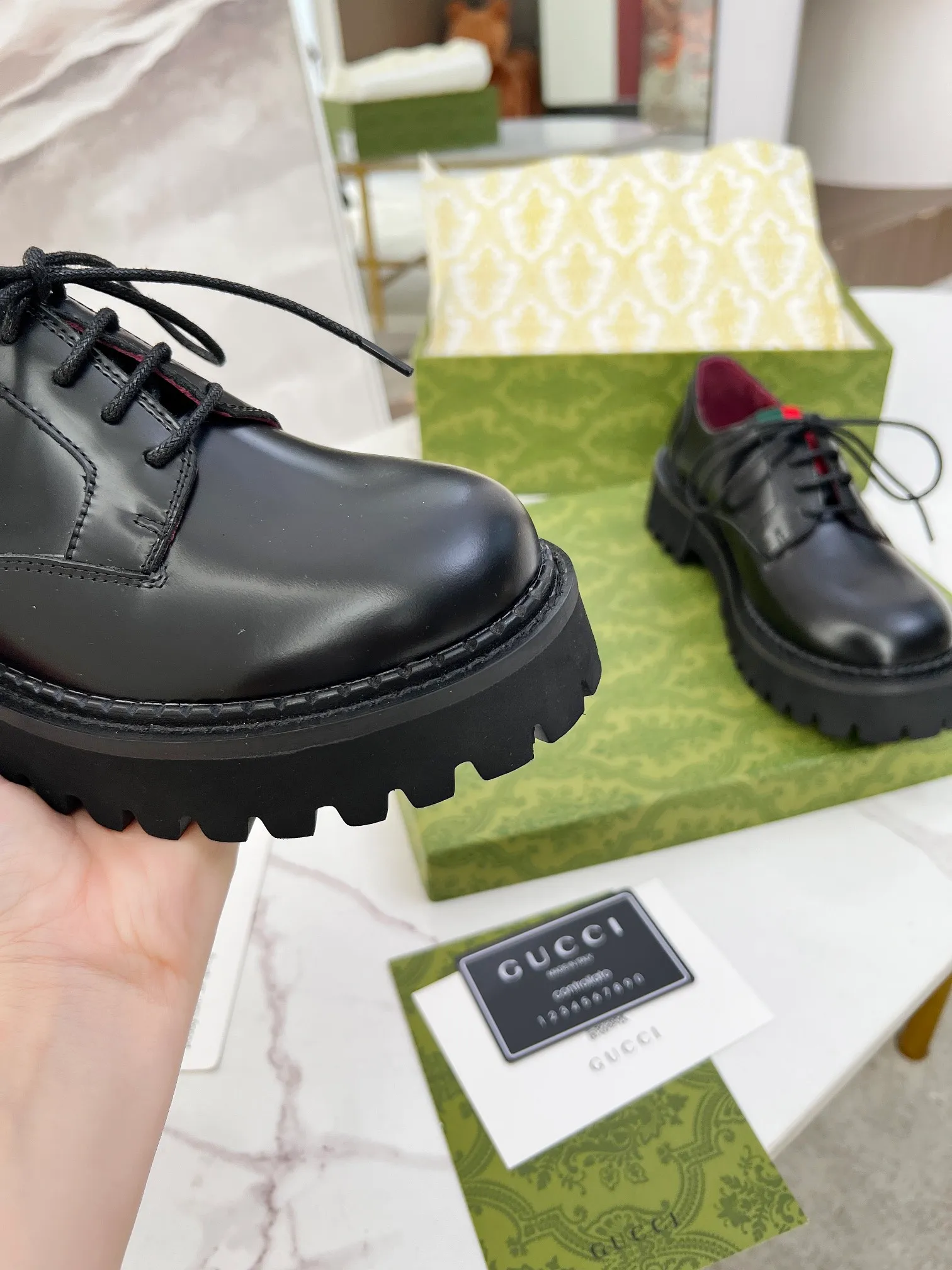 👟👟Ex-factory price 500👟👟 New arrival! 2024 latest version of GUCCI versatile strappy loafers, heel height: 5cm, fabric: first layer cowhide/open edge beads, lining/foot pads: sheepskin lining.  The outsole is made of foam outsole. Color: black/ancora red. Size: 35-41